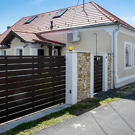 Saba Vendeghaz Apartment