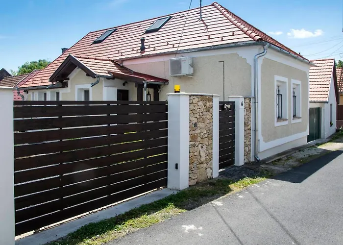 Saba Vendeghaz Lägenhet